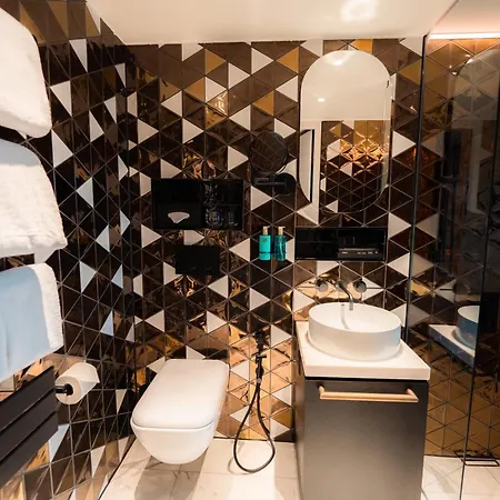 Five - Luxury Hotel