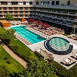 מלון Five - Luxury 5*
